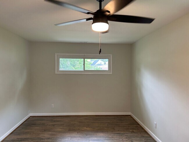 Building Photo - Spacious 4BR + Bonus Room – Available May 10! Regency Area!