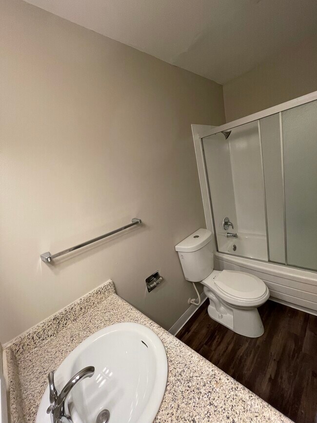 Building Photo - 5500 Foothill Garden Ct