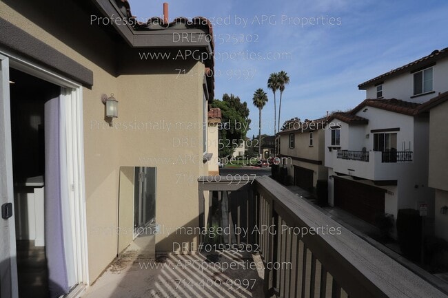 Building Photo - 8057 Sorrento Ln