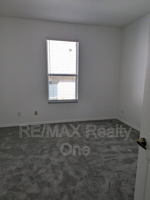 Building Photo - 589 W Doerr Path