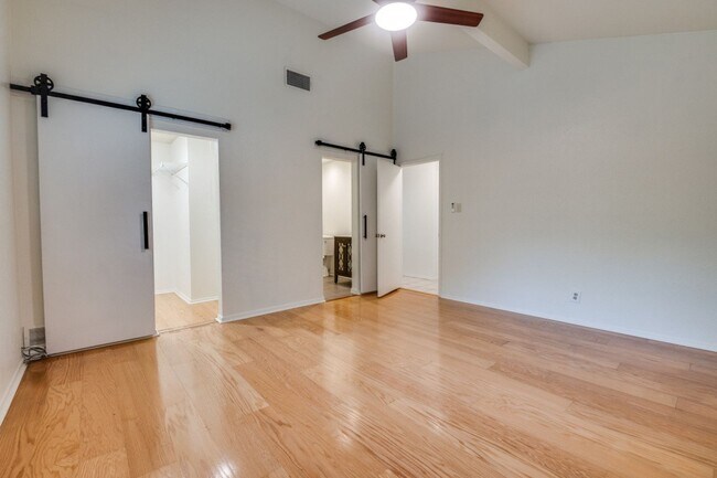Building Photo - MODERN HOME IN THE HEART OF FORT WORTH!