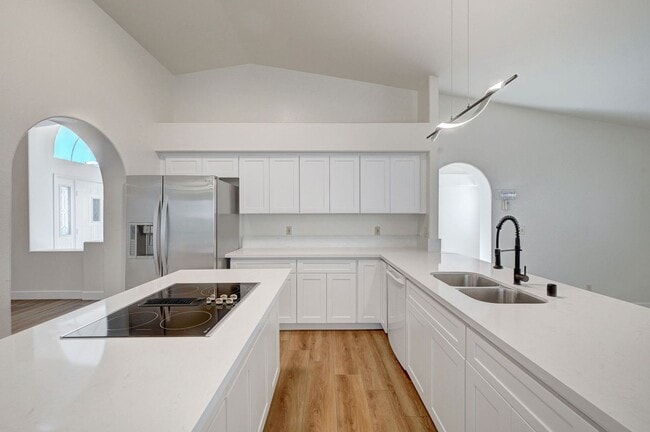 Building Photo - Signature at Peccole Ranch
