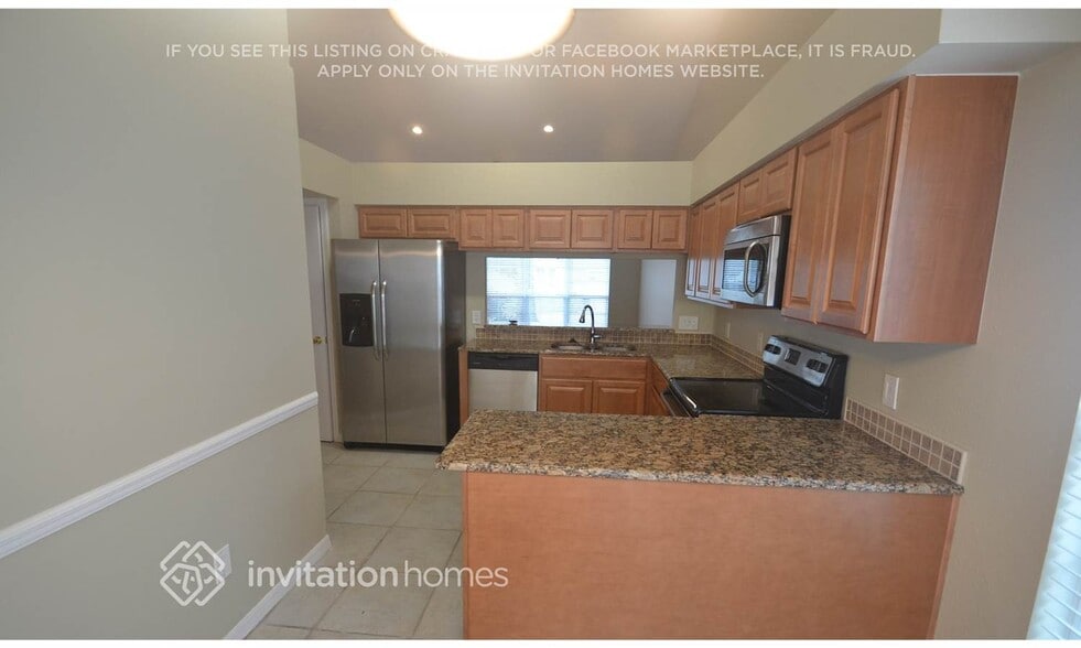 Building Photo - 829 W Charing Cross Cir