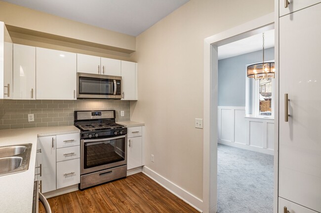 Building Photo - Immediate Move In Remodeled 3 Bed in Eastown