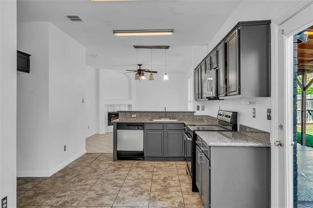 Building Photo - 12825 Chittamwood Trail