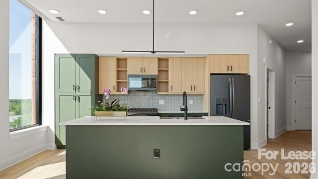 Building Photo - 124 E Kingston Ave