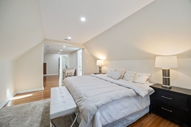 Building Photo - 4143 N Drake Ave