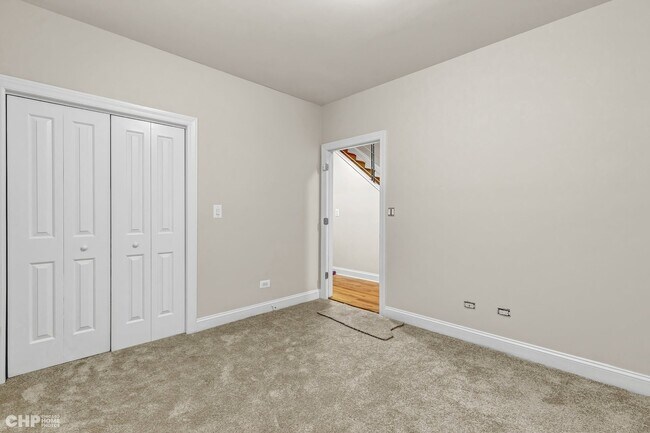 Building Photo - 2617 W Evergreen Ave