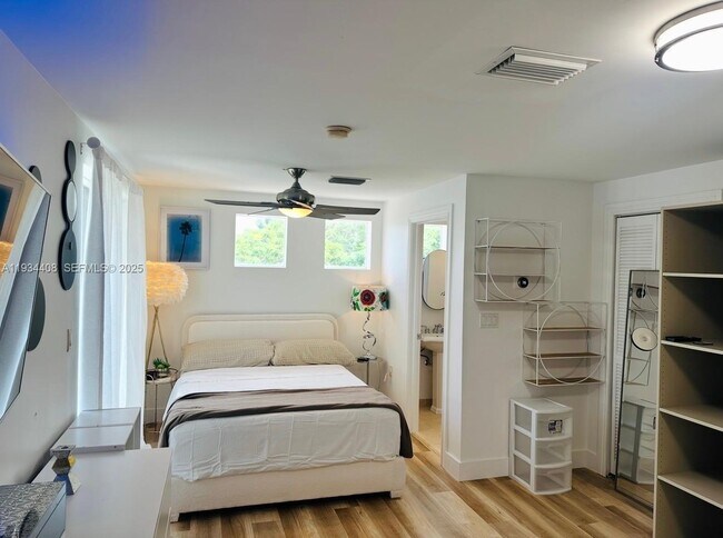 Building Photo - 407 SW 5th St