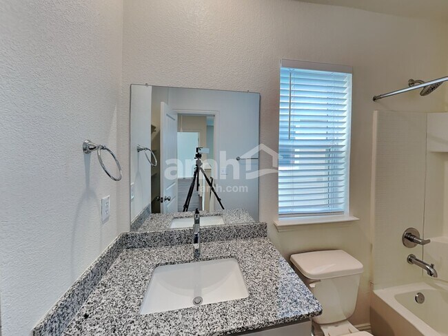 Building Photo - 2725 Wolfcreek