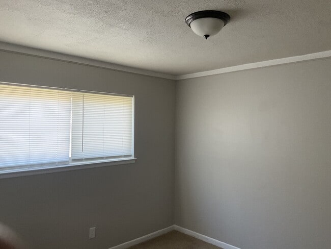 Building Photo - 17282 Bentler #13