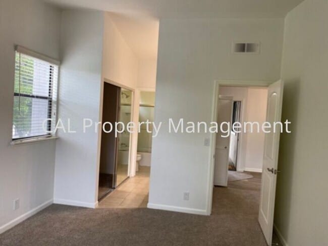 Building Photo - 2 Bed/2 Bath Condo in North Salinas, CA!