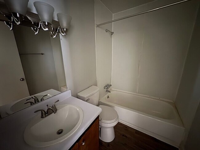 Building Photo - 2737 Royal St