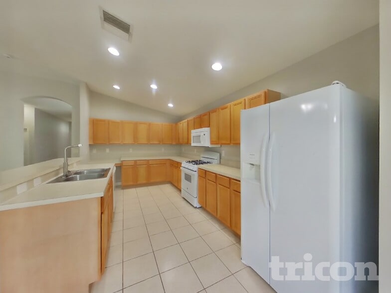 Building Photo - 31137 Chatterly Dr