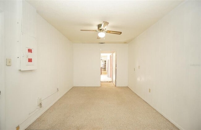 Building Photo - 6805 S Sheridan Rd