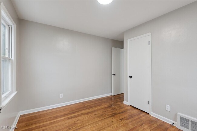 Building Photo - 14214 Reddington Ave