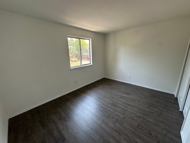 Building Photo - LOCATION LOCATION!! Open and inviting 3-be...