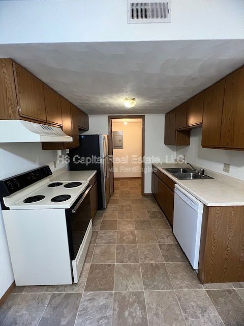 Building Photo - 130 Brookview Dr