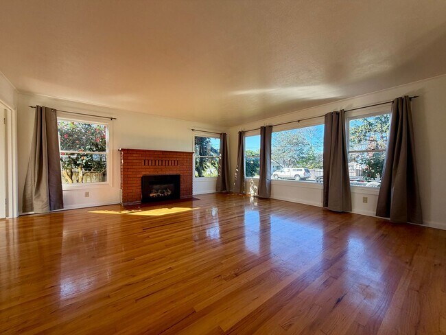 Building Photo - 3030 Park St