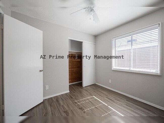 Building Photo - 619 E Jensen St