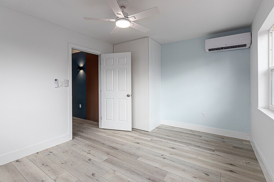 Building Photo - 3208 Pinetree St