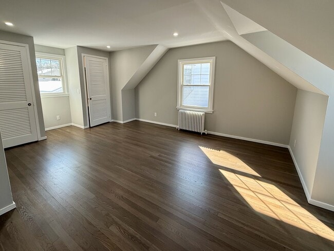 Building Photo - 191 Hobart Ave