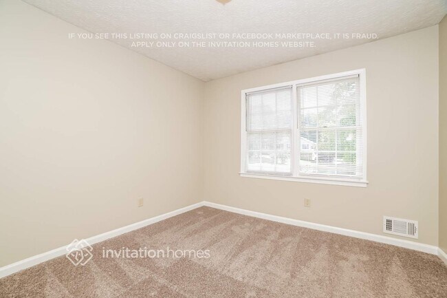 Building Photo - 104 Village Ct
