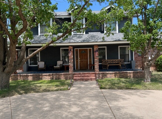 Building Photo - 2301 Fairway Terrace