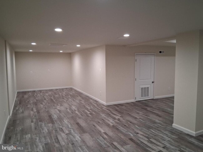 Building Photo - 7300 Willow Glen Way