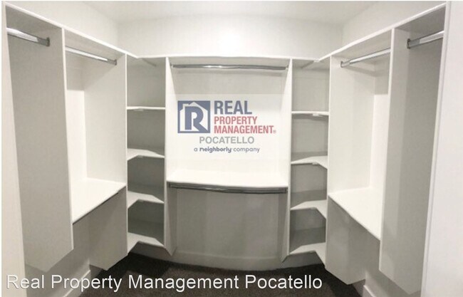 Building Photo - 3 br, 2.5 bath House - 169 Park Lawn #8