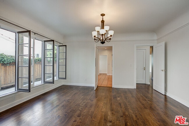 Building Photo - 848 S Curson Ave