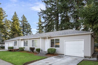 Building Photo - Spacious 2bedroom 1 bath in well maintained 4 Plex!