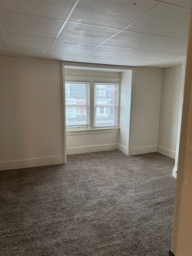 Building Photo - 1559 W King St