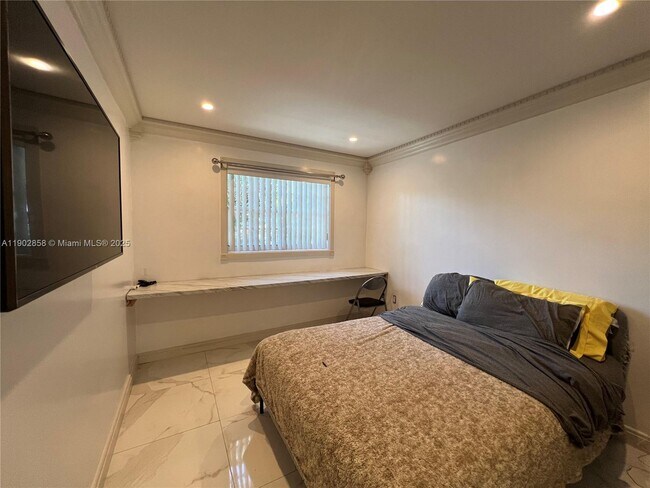 Building Photo - 1490 NW 34th St