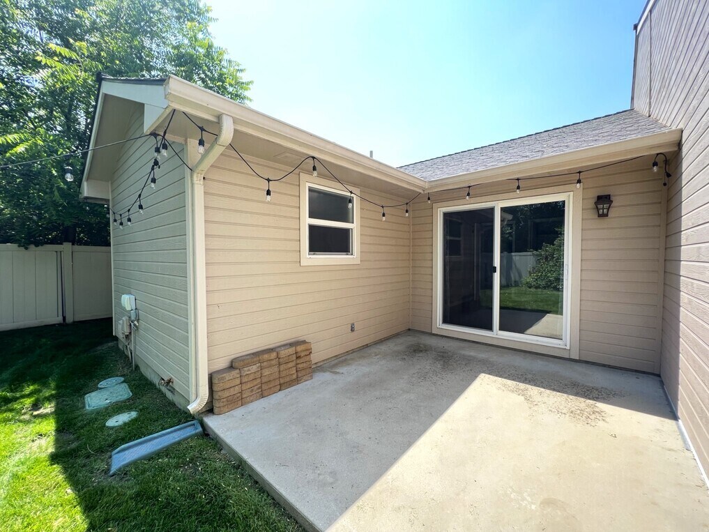 Building Photo - 3098 S Cadet Ln