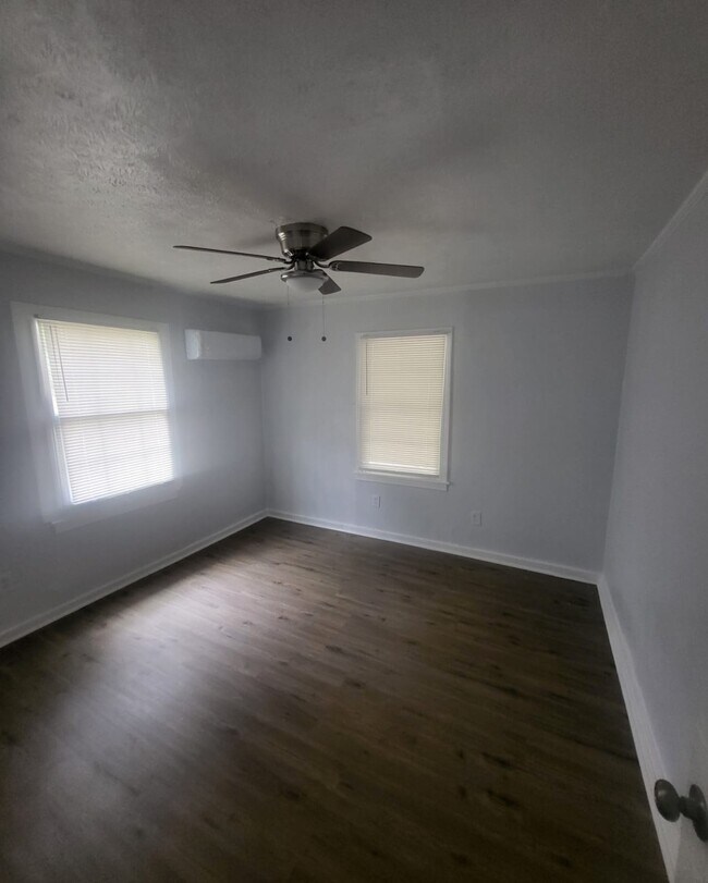 Building Photo - 954 Winn St