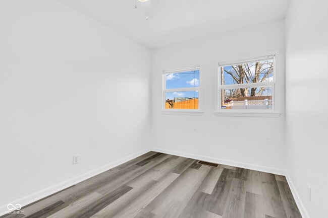 Building Photo - 420 Douglas Dr