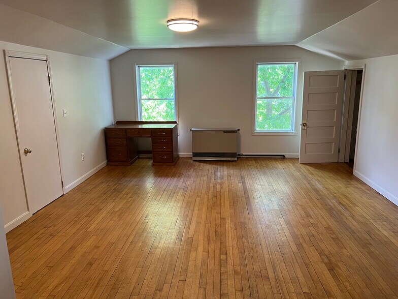 Building Photo - 196 Pine St