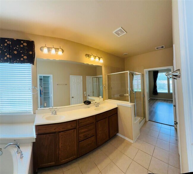 Building Photo - 26914 Harmony Shores Dr