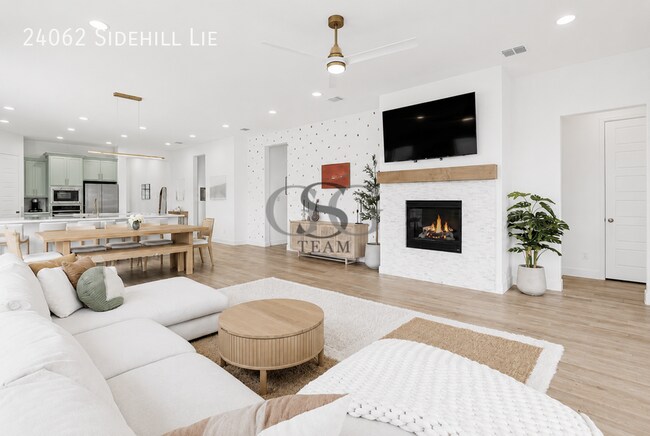 Building Photo - 24062 Sidehill Lie