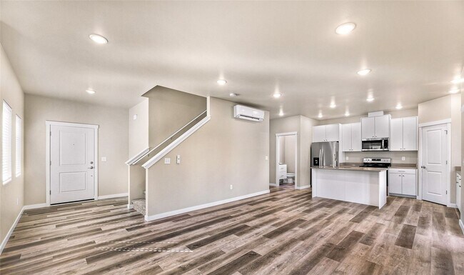 Building Photo - Newer 3 Bed 2 Bath House in Blaine--Close ...
