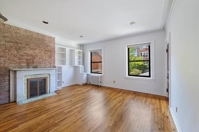 Primary Photo - 44 Remsen St