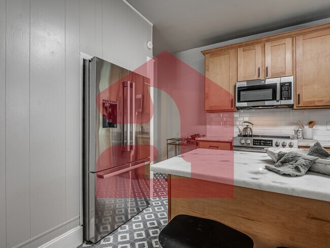 Building Photo - 1501 Gladstone Terrace