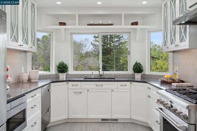 Building Photo - 3555 Old Mountain View Dr