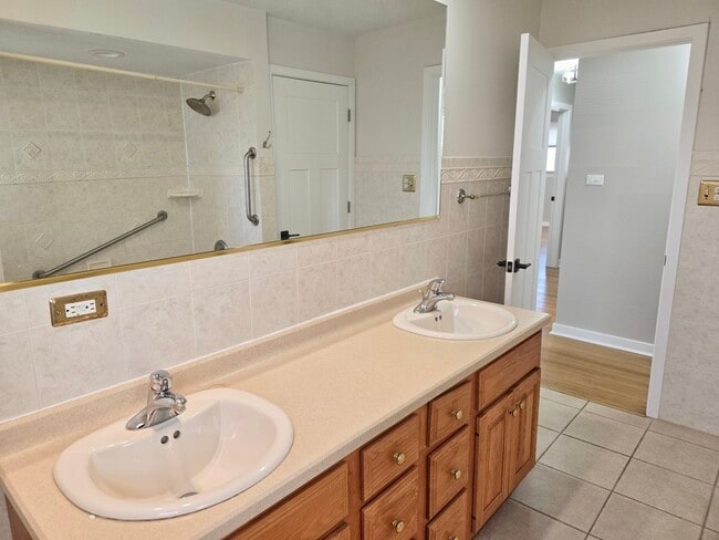 Building Photo - 15251 Colina Ave