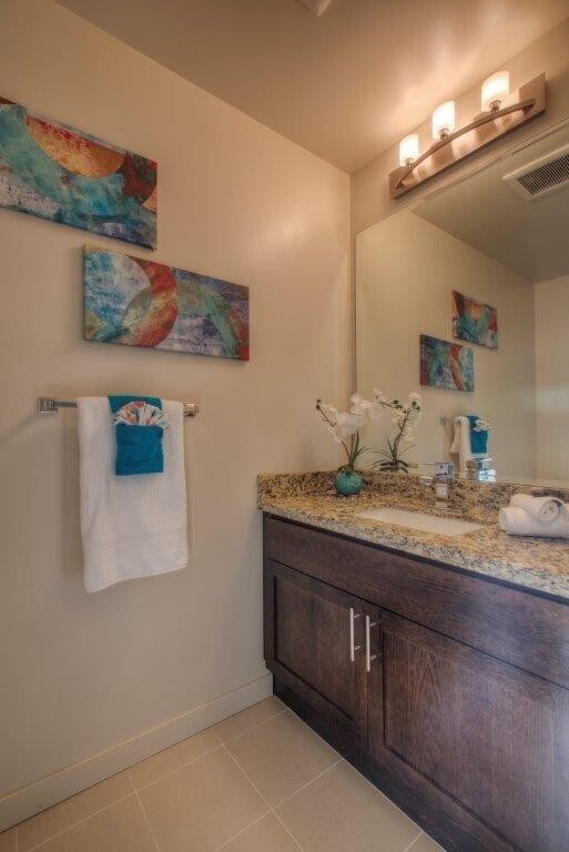 Building Photo - Roomy Townhouse in Downtown Burien, Excellent Walkable location!