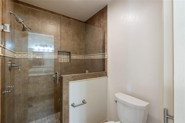 Building Photo - 2217 Sylvan Dr