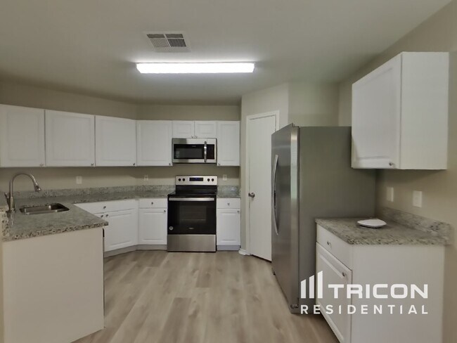 Building Photo - 9418 Live Point