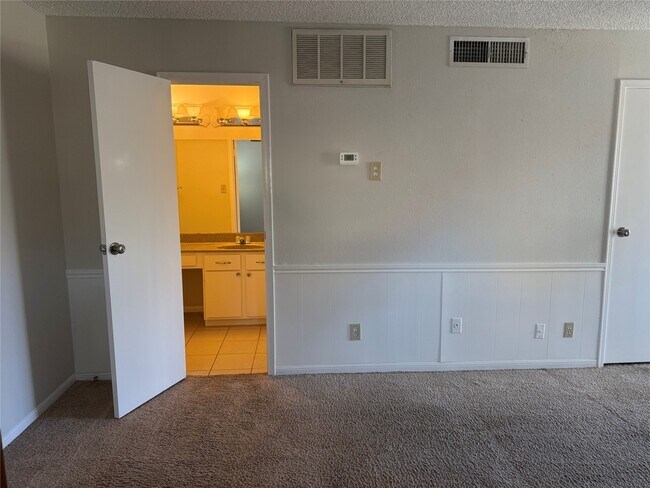 Building Photo - 2120 El Paseo St