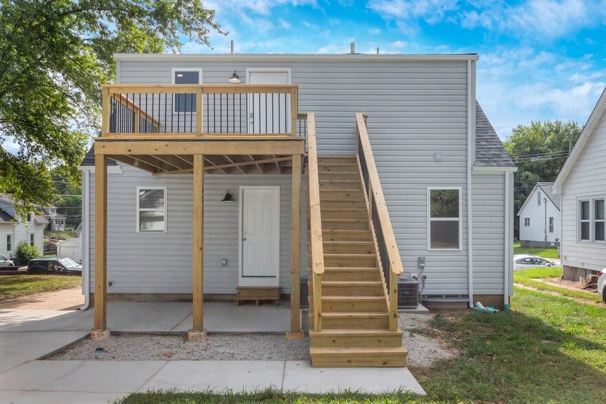 Building Photo - 309 Burnside St